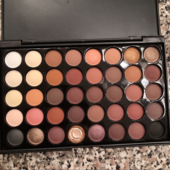Eyeshadow Pallet - Picture 3 of 3